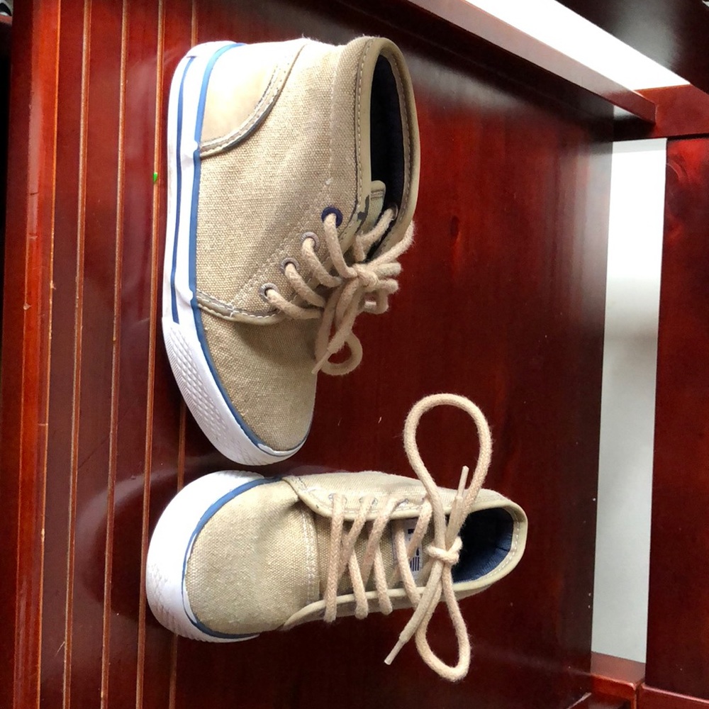Casual shoes